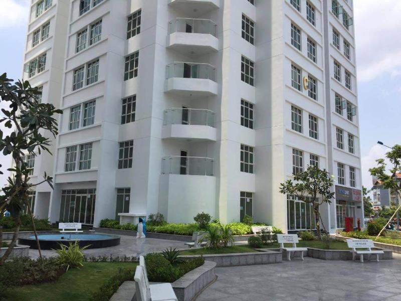 Spacious With View In District 7 *