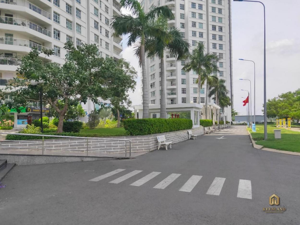Spacious With View In District 7