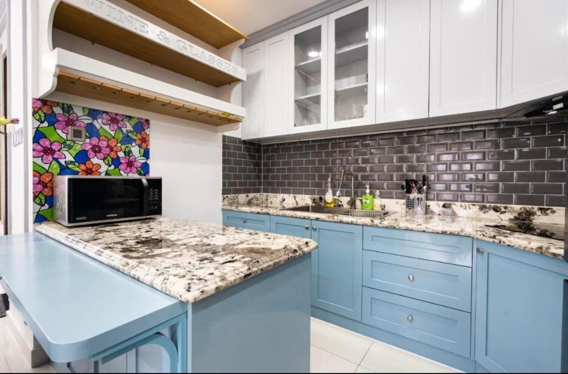 Spacious With View In District 7 *